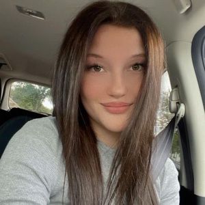 Meet your Posher, Adrianne